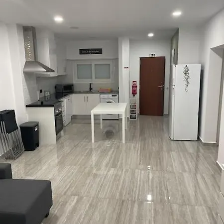 Superbe Appartement, Parking,300 M De La *